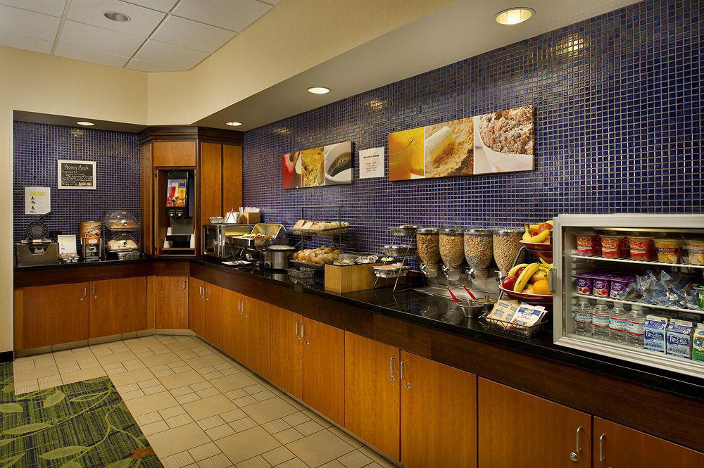 Fairfield Inn And Suites Cleveland Restaurant bilde
